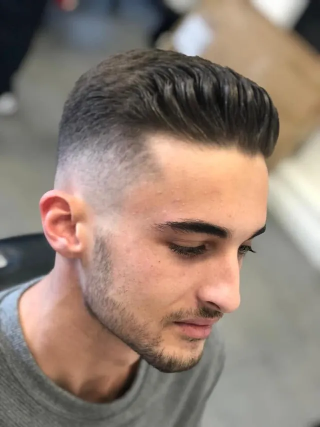 Tuns fade cu vârf texturat și styling, vedere frontală