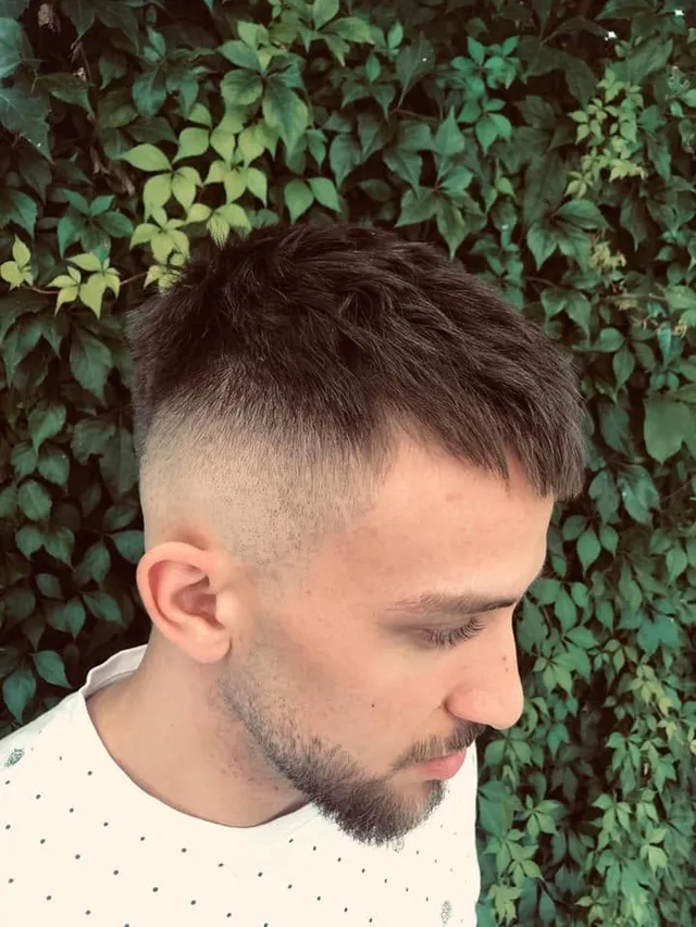 Tuns fade cu textură pe vârf, finisaj curat