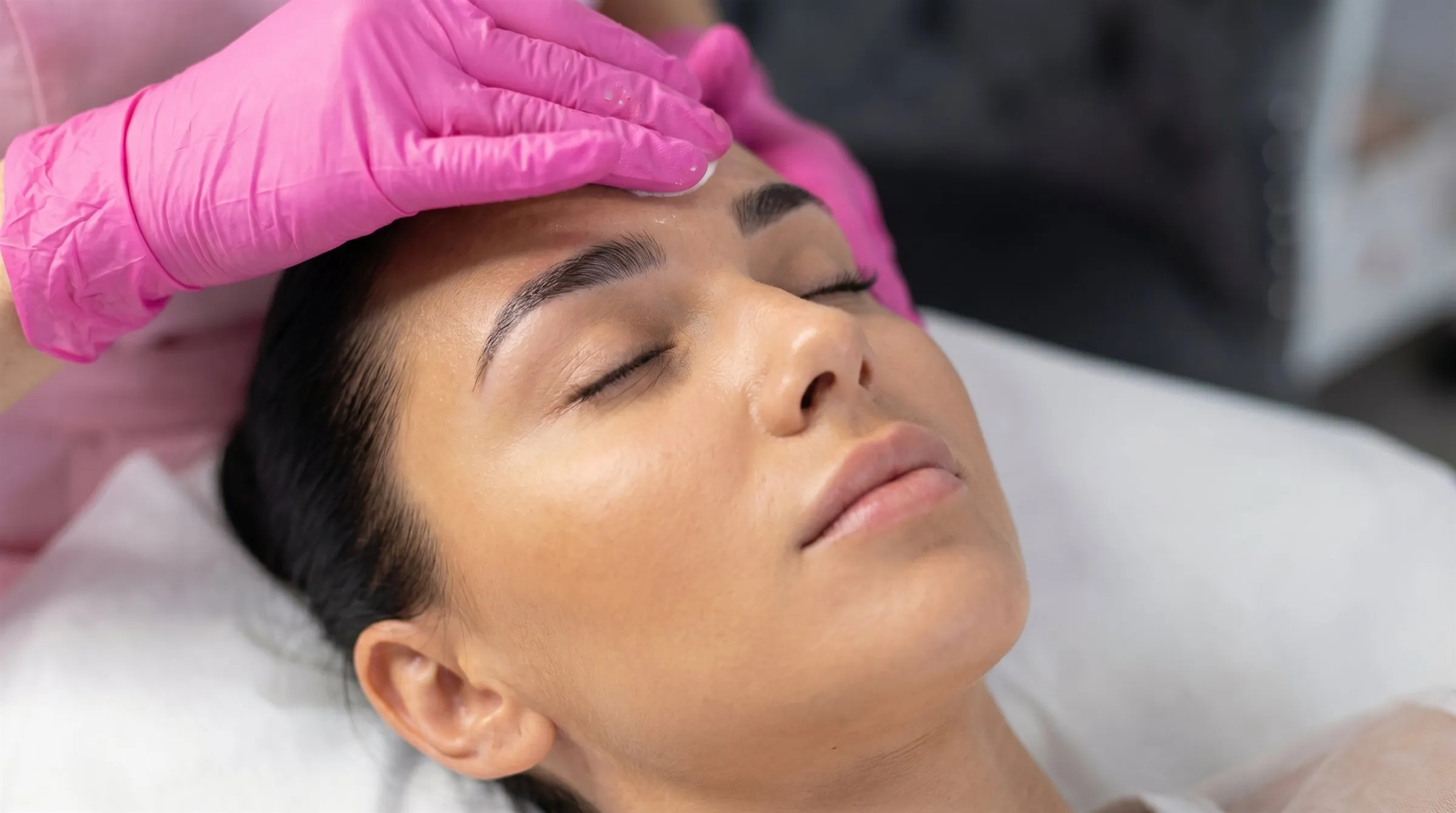 Tratament facial la Yellow Beauty Lab
