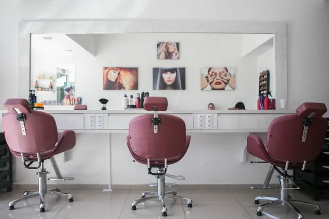 Interiorul salonului Yellow Beauty Lab